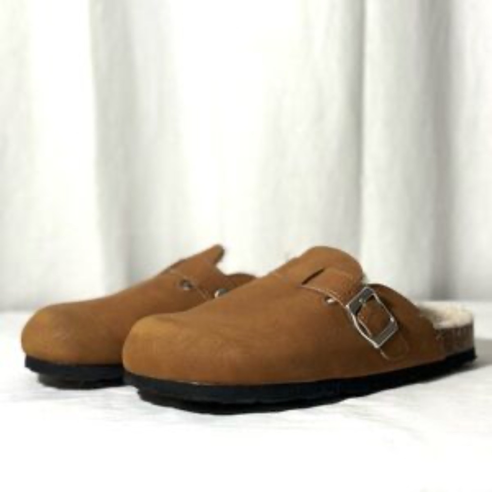 Pre-Owned Nicole Miller Girls' Faux Fur Lined Buckle Clogs – Size 12 – Brown